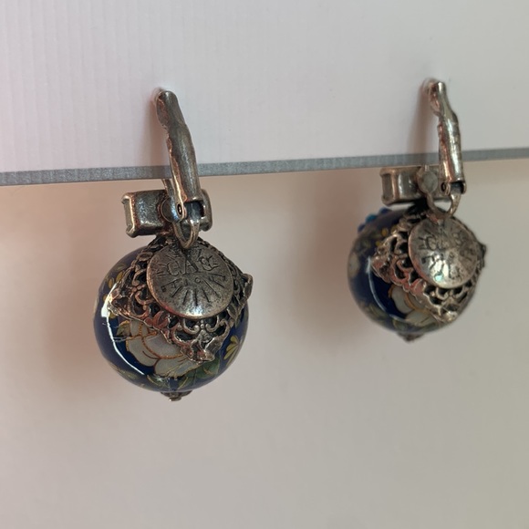 Exquisite hand painted lacquer earrings - Picture 6 of 8